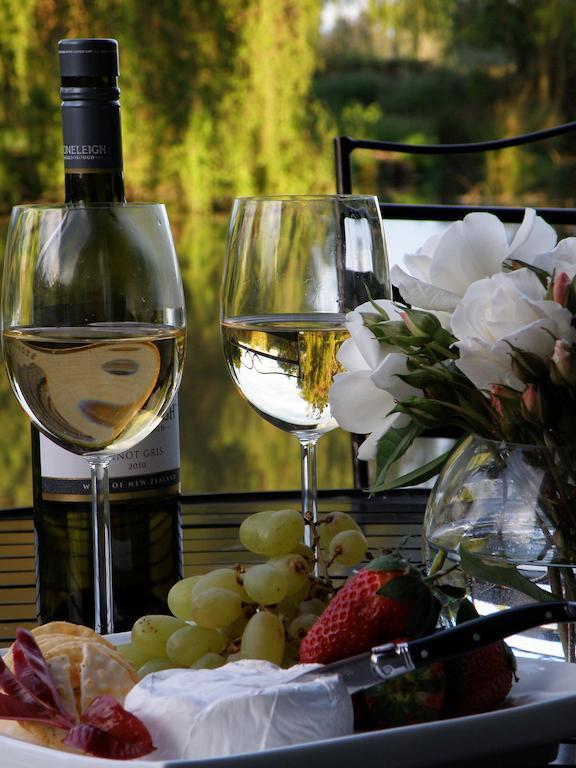 Revive On Oakview Boutique Beauty And Accommodation Ashburton Rom bilde