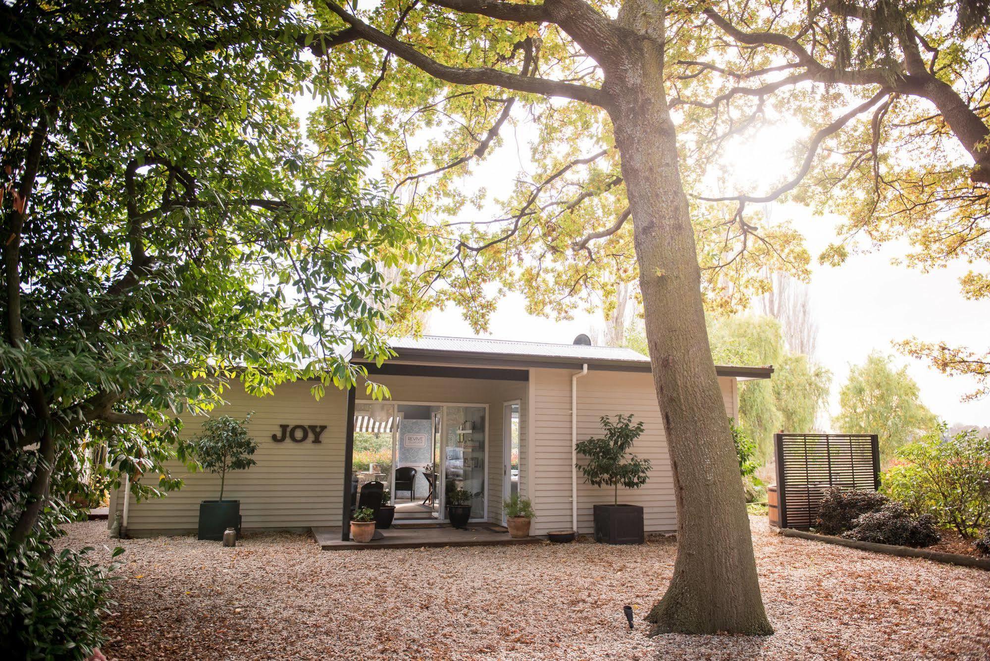 Revive On Oakview Boutique Beauty And Accommodation Ashburton Eksteriør bilde